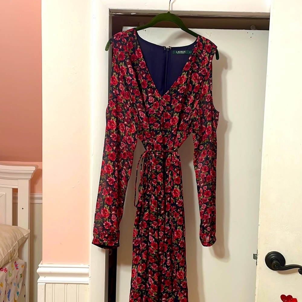 Cold shoulder kneelength, chiffon shift dress
